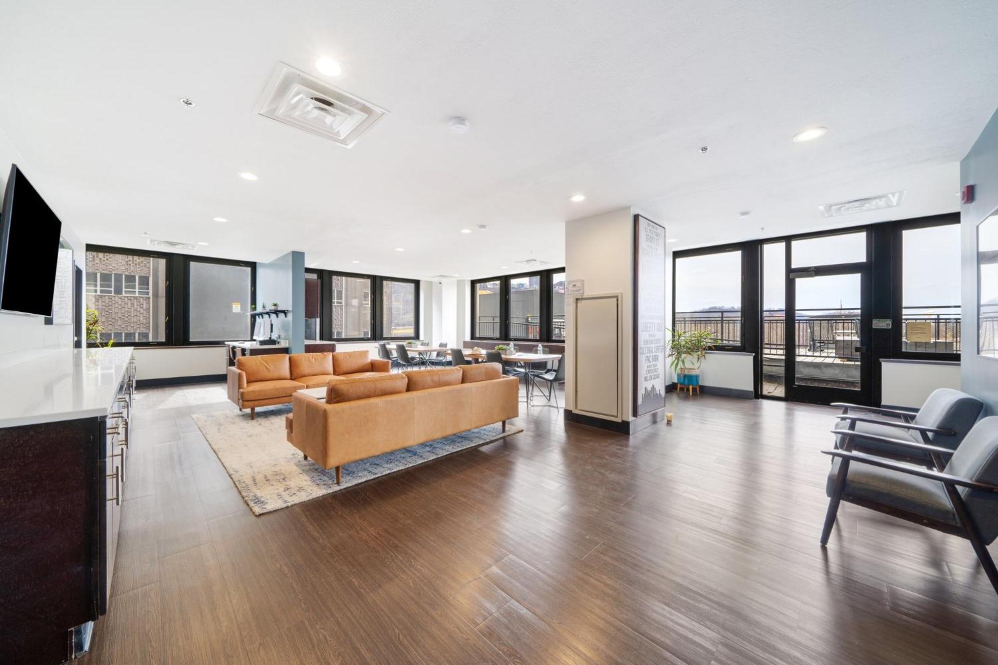 Appartement Vibrant Luxury Prime Location 24-7 Onsite Parking Gym Lounge à Pittsburgh Extérieur photo